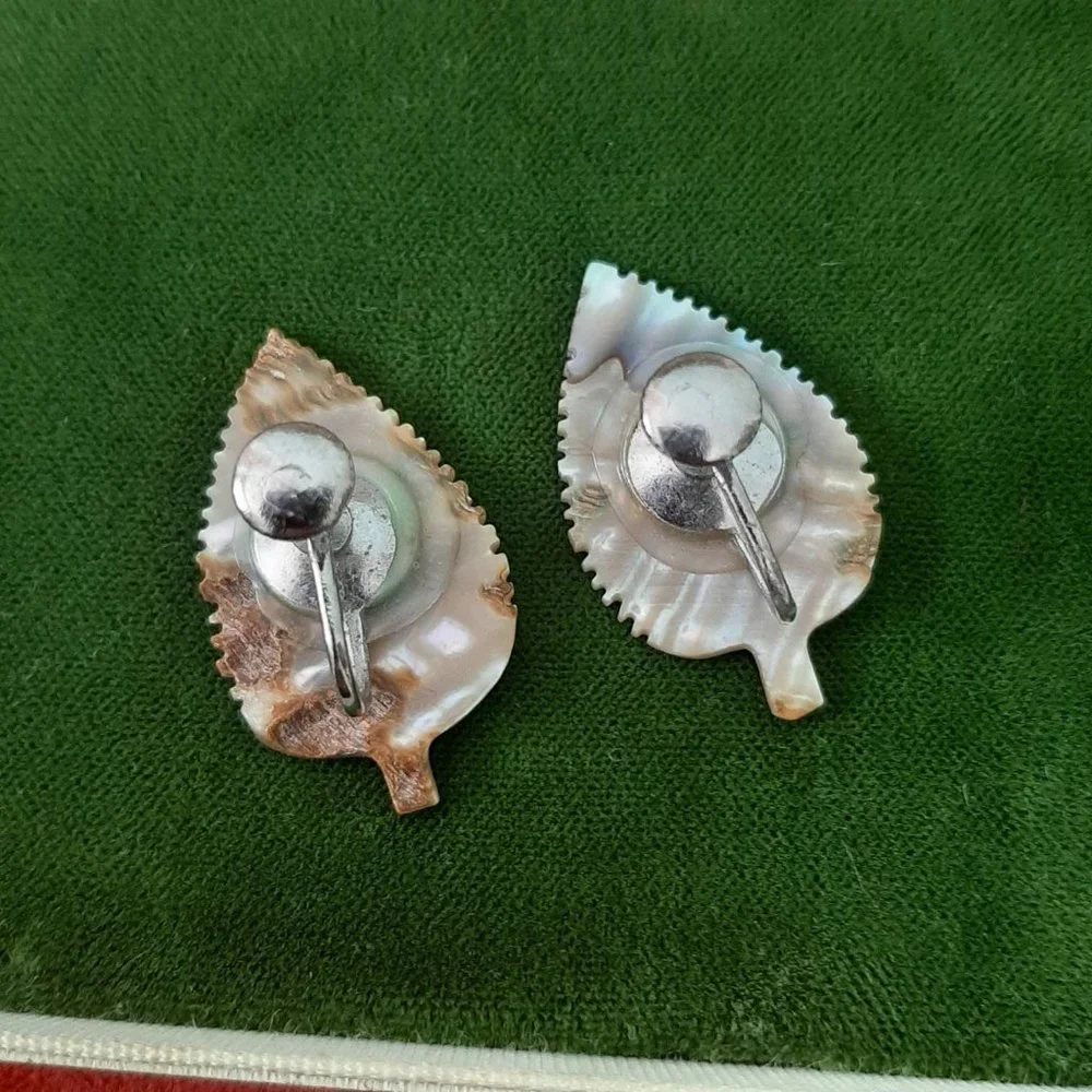 Vtg Abalone Shell Leaf Screw Back Earrings Mid Century Costume Jewelry - Picture 5 of 6